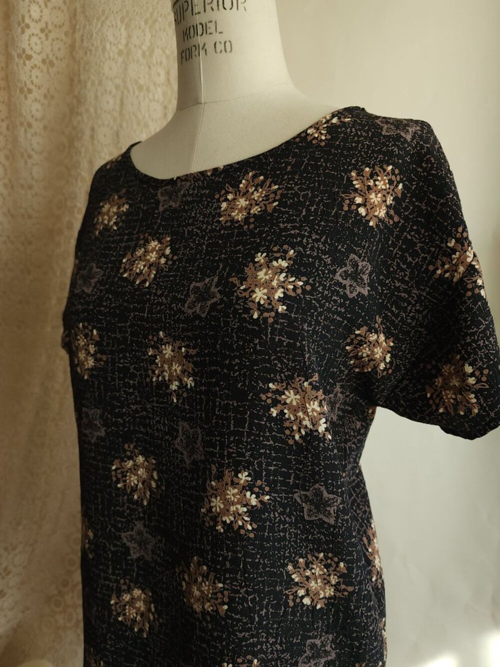 Vintage 1990s Blouse, Black and Gold and Gray Floral Print, short sleeved - Picture 8 of 12